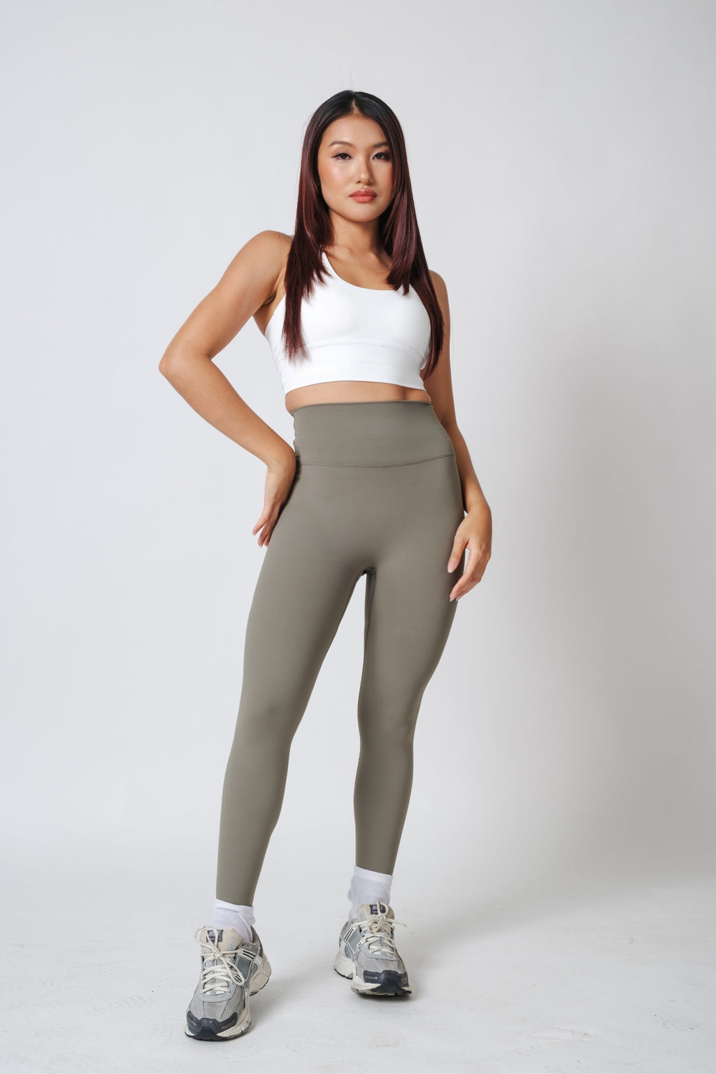 Flow State Leggings Field Green Sophia is 5'4 wearing S