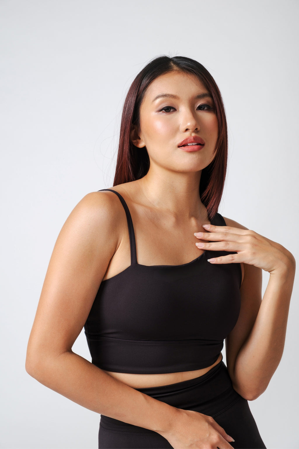 Flow State Asymmetric Active Bra Inkline Black Sophia  is 5'4 wearing S