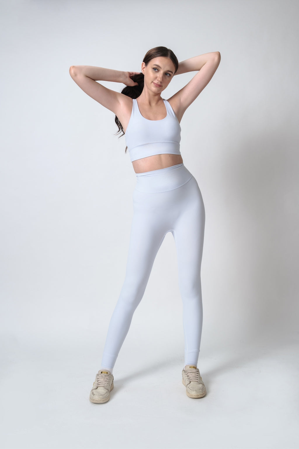 Flow State Leggings Cloud Lilac Viktoria is 5'9 wearing S