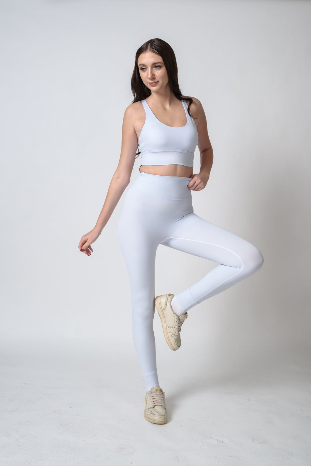 Flow State Leggings Cloud Lilac Viktoria is 5'9 wearing S