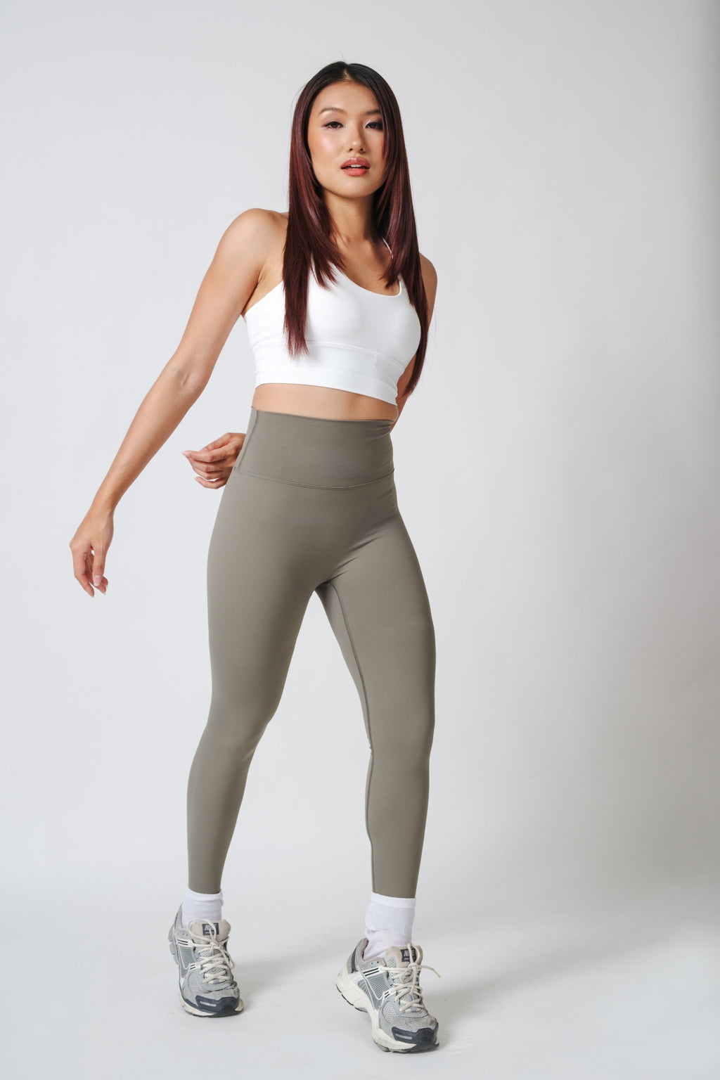 Flow State Leggings Field Green Sophia is 5'4 wearing S