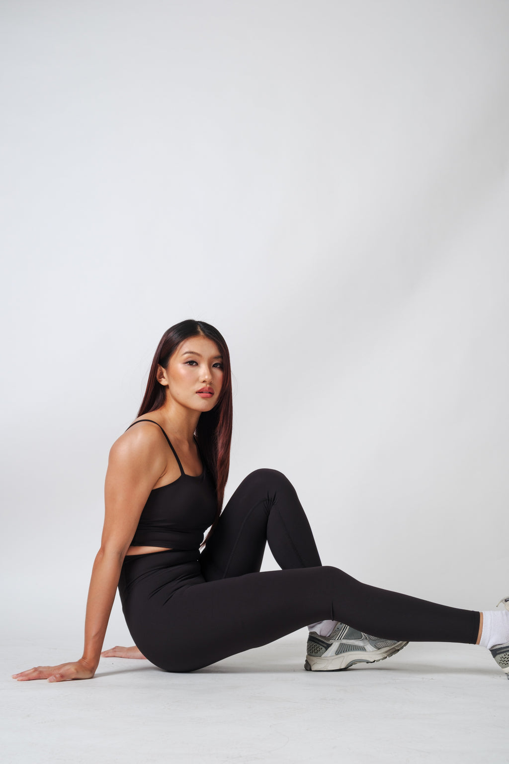 Flow State Leggings Inkline Black Sophia is 5'4 wearing S