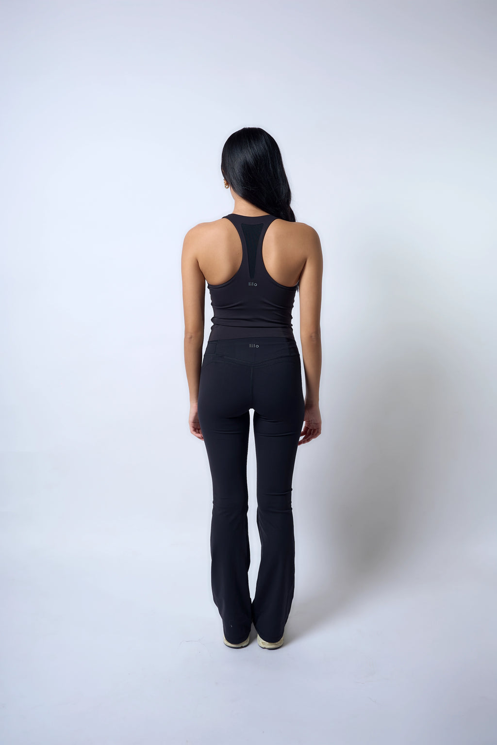 Aligned Leggings Inkline Black Julia is 5'5 wearing S