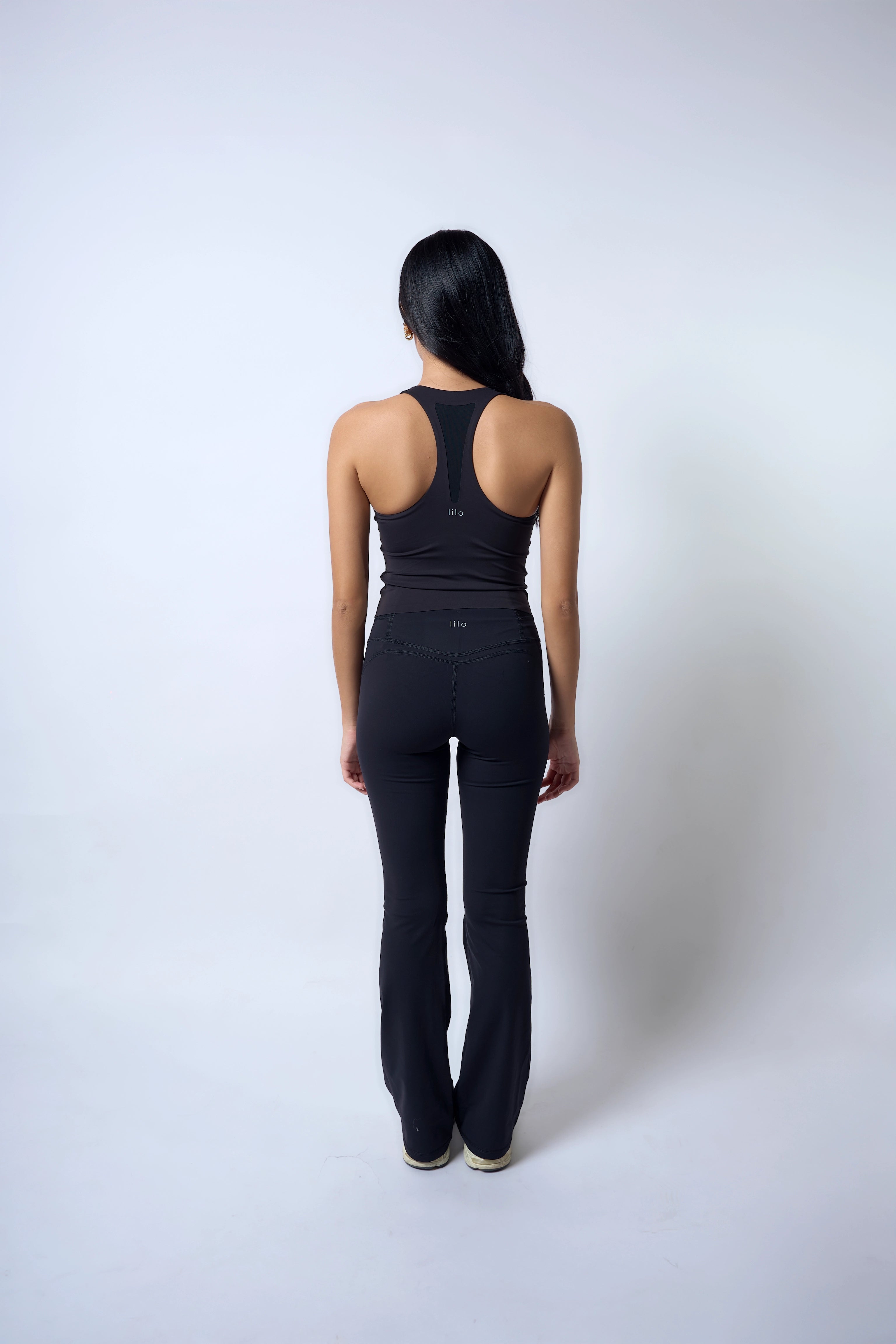 Aligned Leggings Inkline Black Julia is 5'5 wearing S