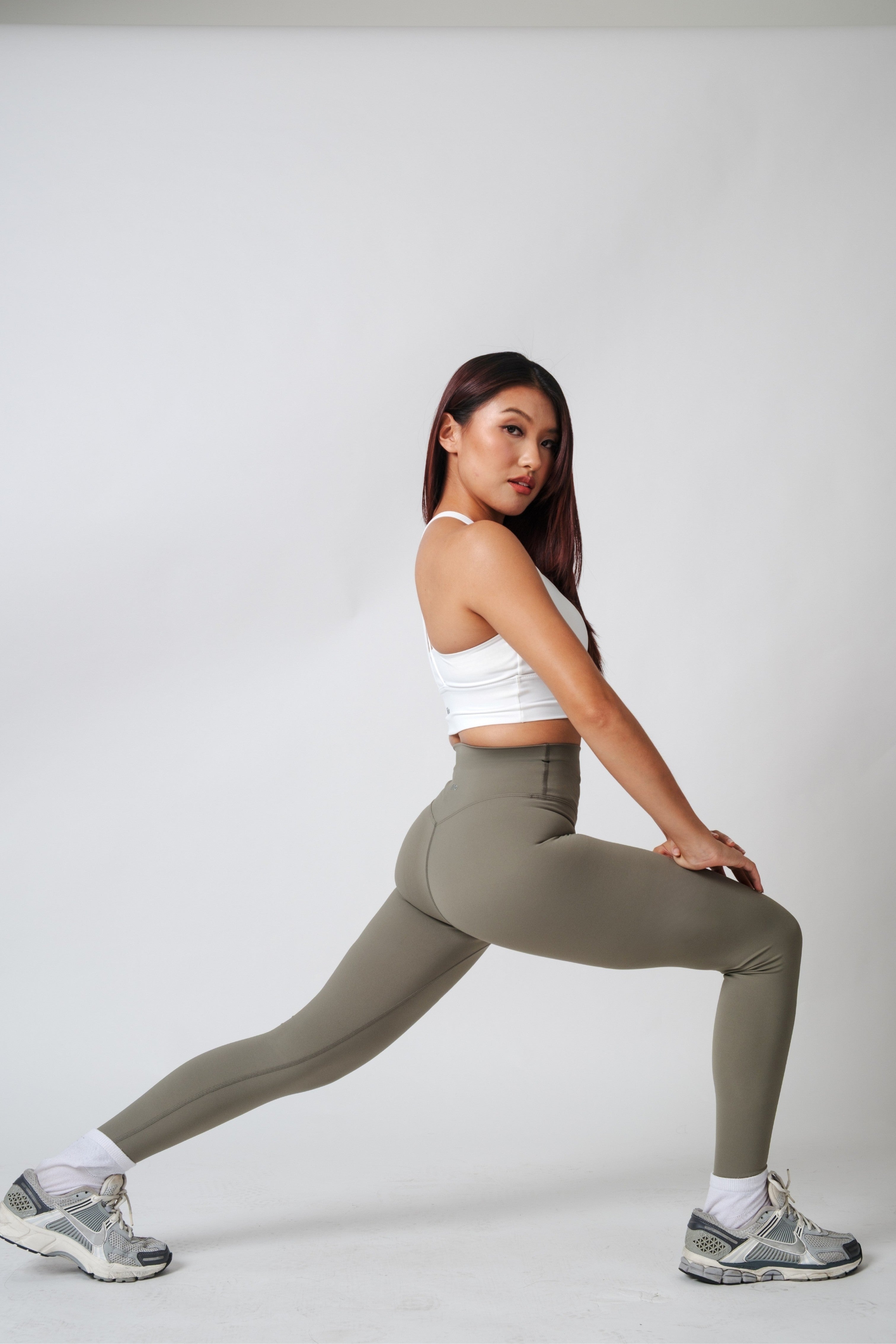 Flow State Leggings Field Green Sophia is 5'4 wearing S