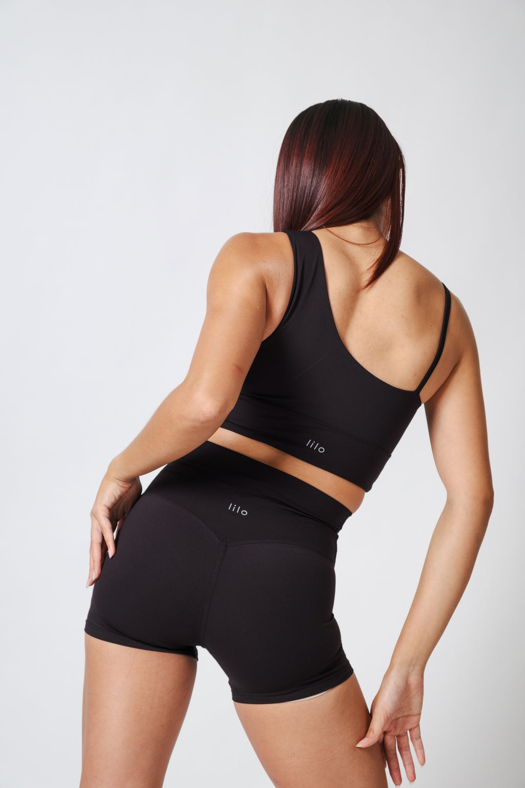 Flow State Asymmetric Active Bra Inkline Black Sophia  is 5'4 wearing S