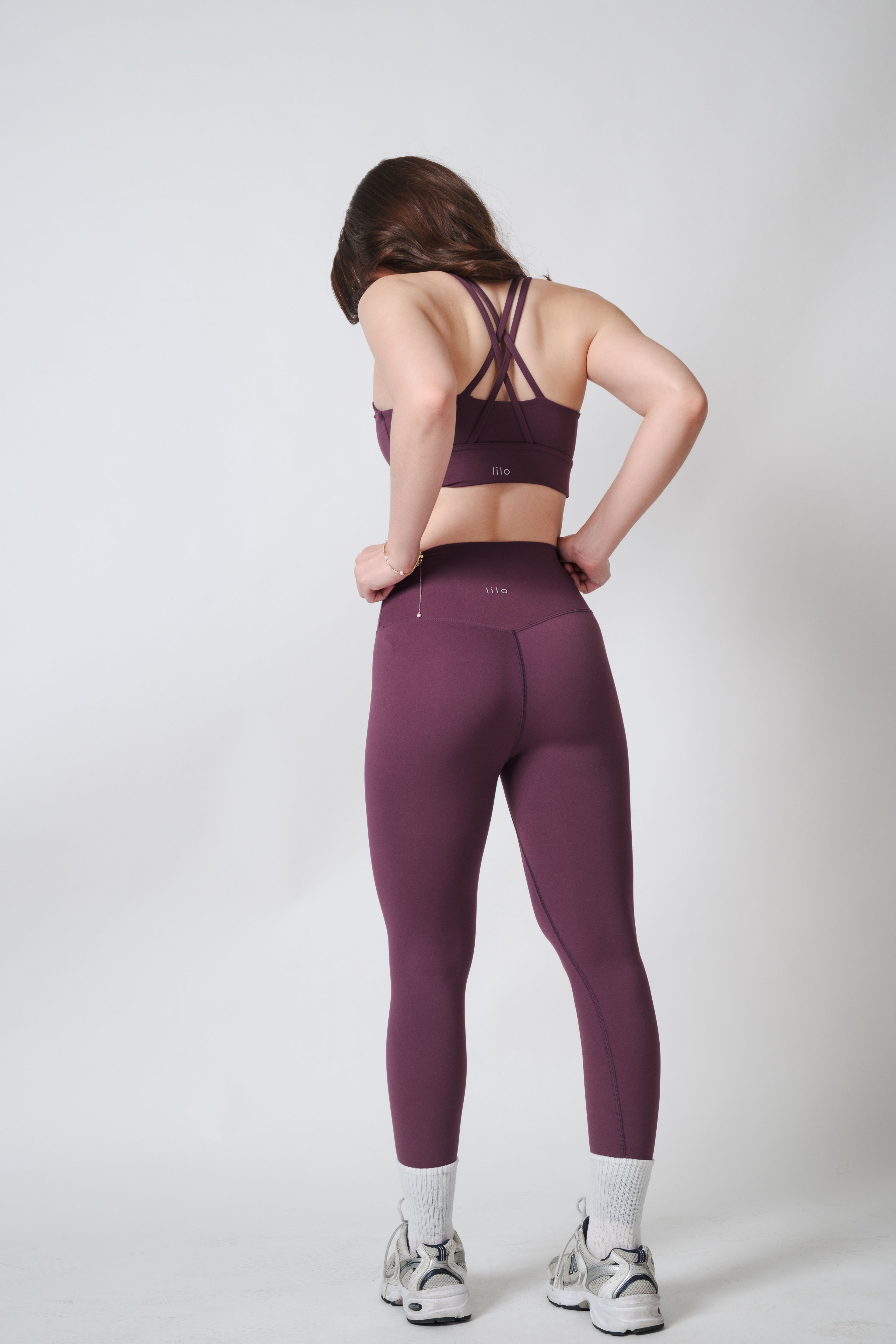 Flow State Leggings Series Plum Alex is 5'3 wearing S
