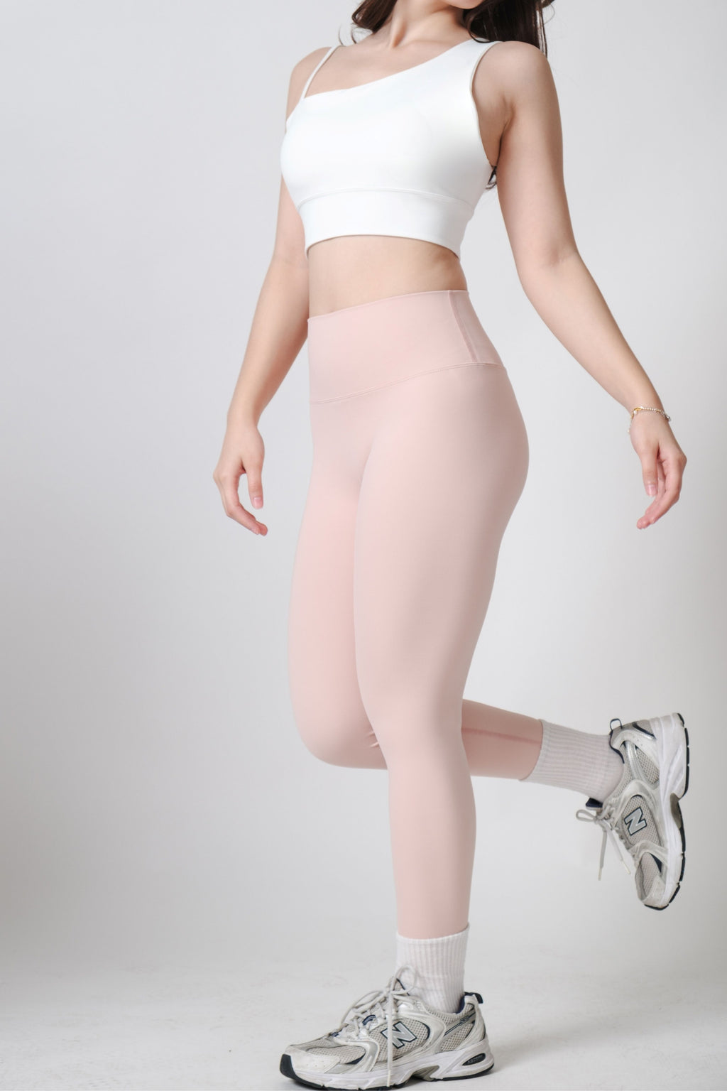 Flow State Leggings Baby Pink Alex is 5'3 wearing S
