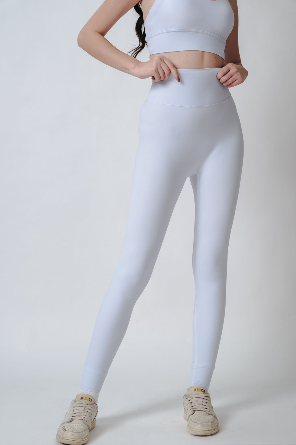 Flow State Leggings Cloud Lilac Viktoria is 5'9 wearing S