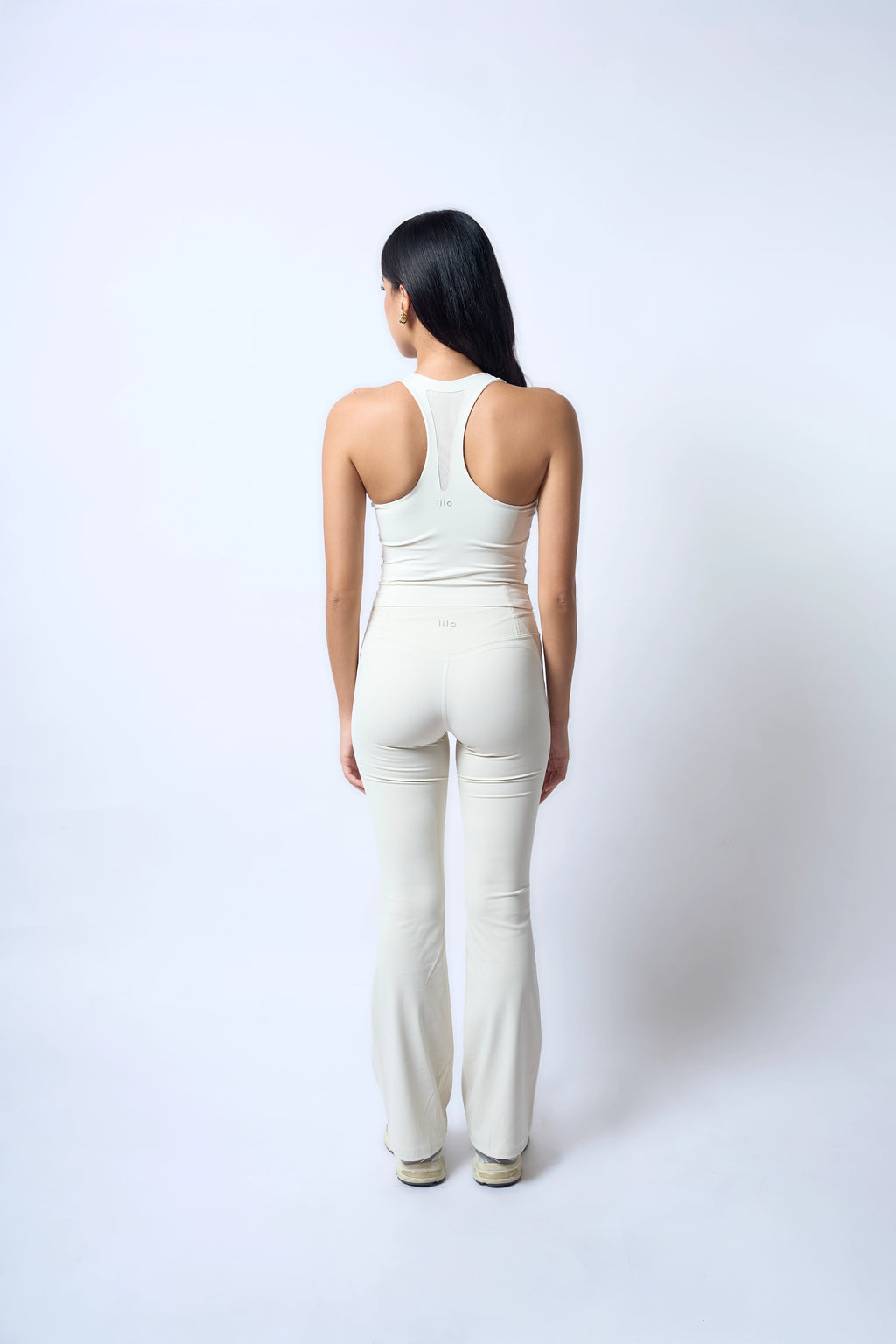 Aligned Leggings Bone White Julia is 5'5 wearing S