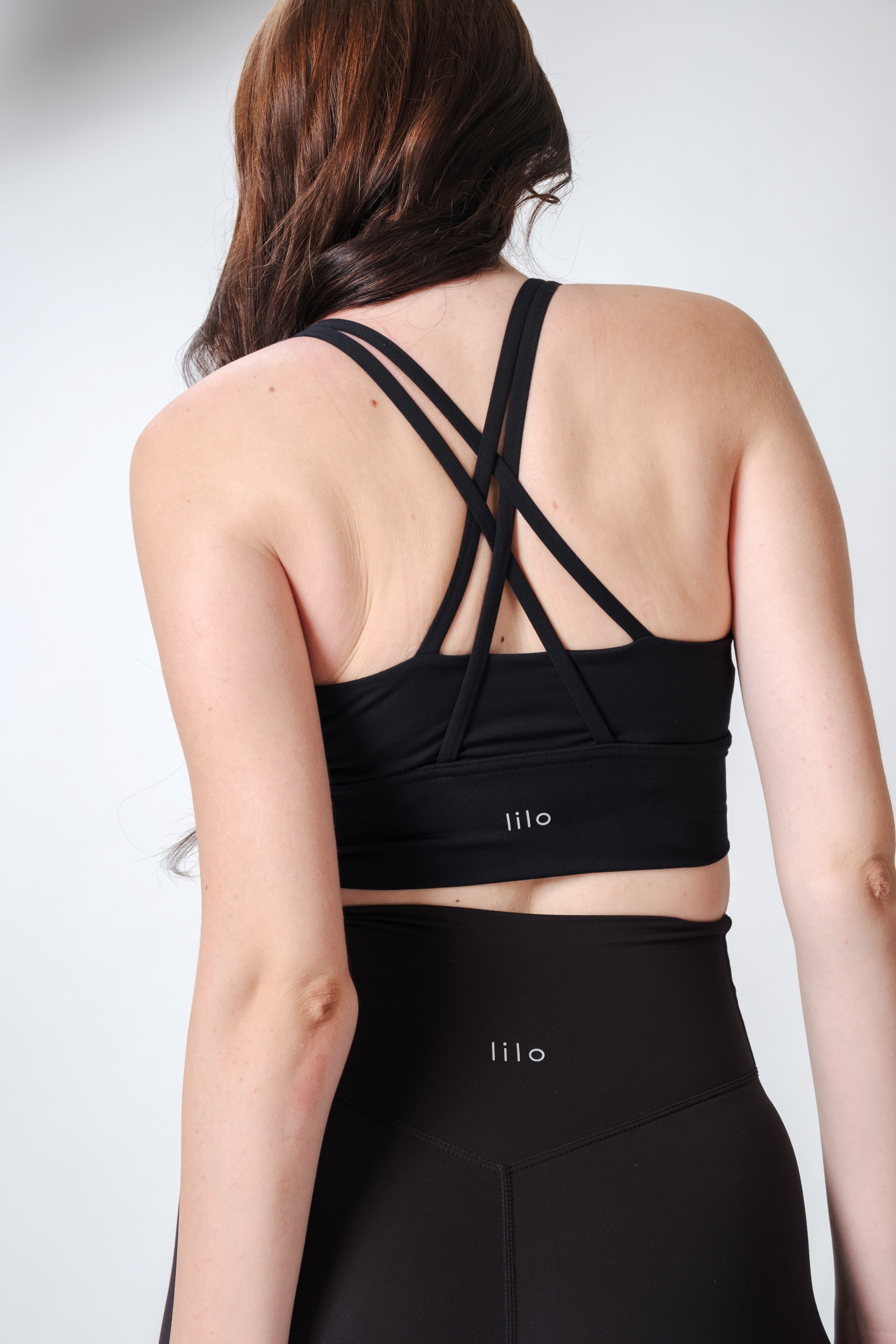 Flow State Criss Cross Sport Bra Inkline Black Viktoria is 5'9 wearing S