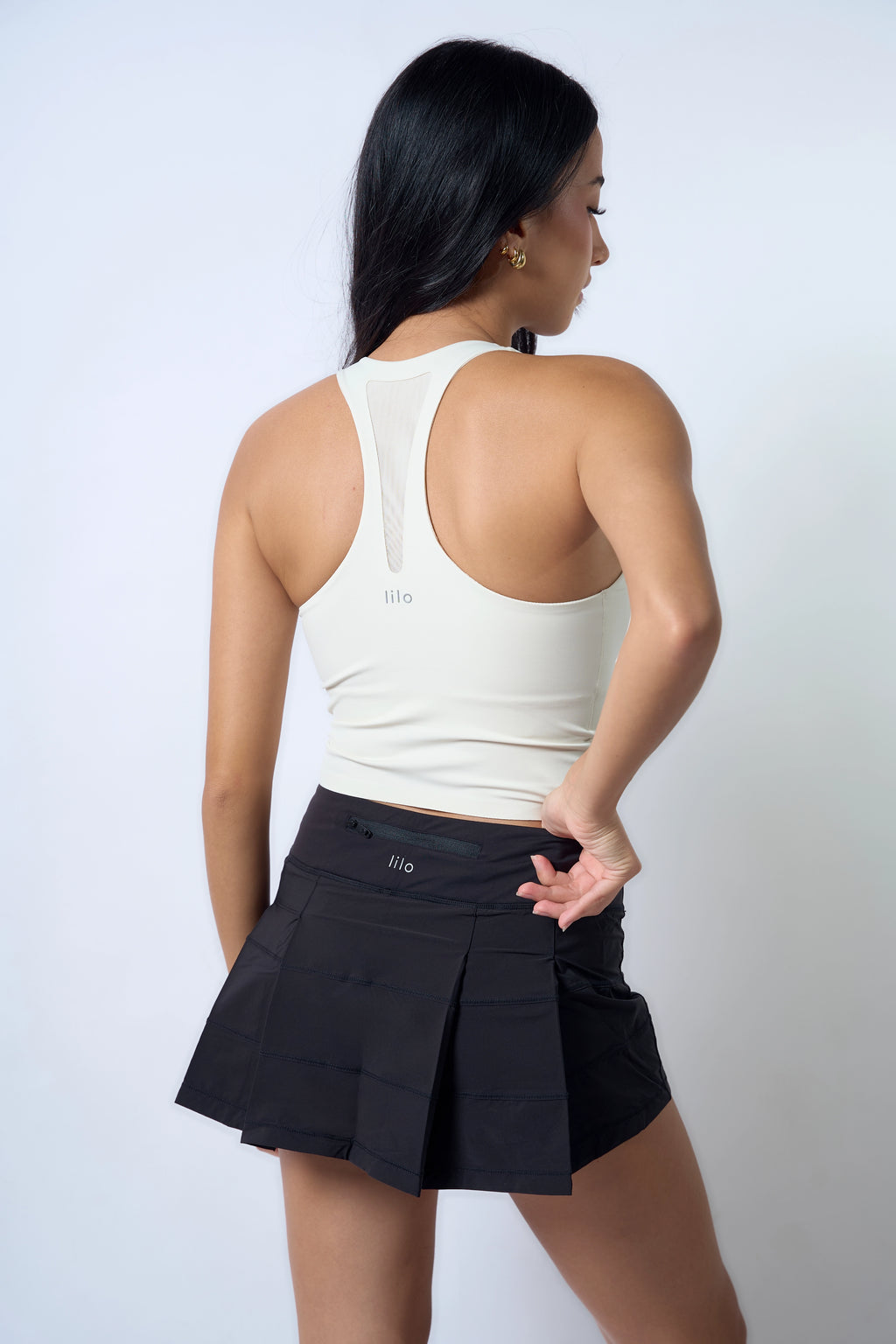 Aligned Skirt Inkline Black Julia is 5'5 wearing M