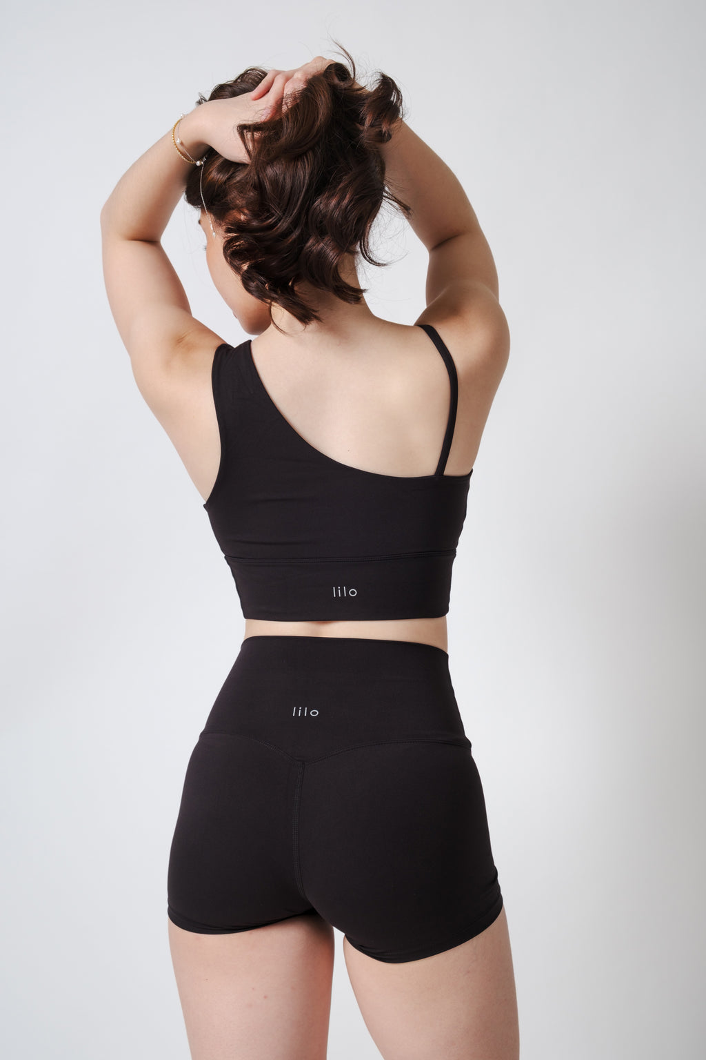 Flow State Shorts Inkline Black Alex is 5'3 wearing S