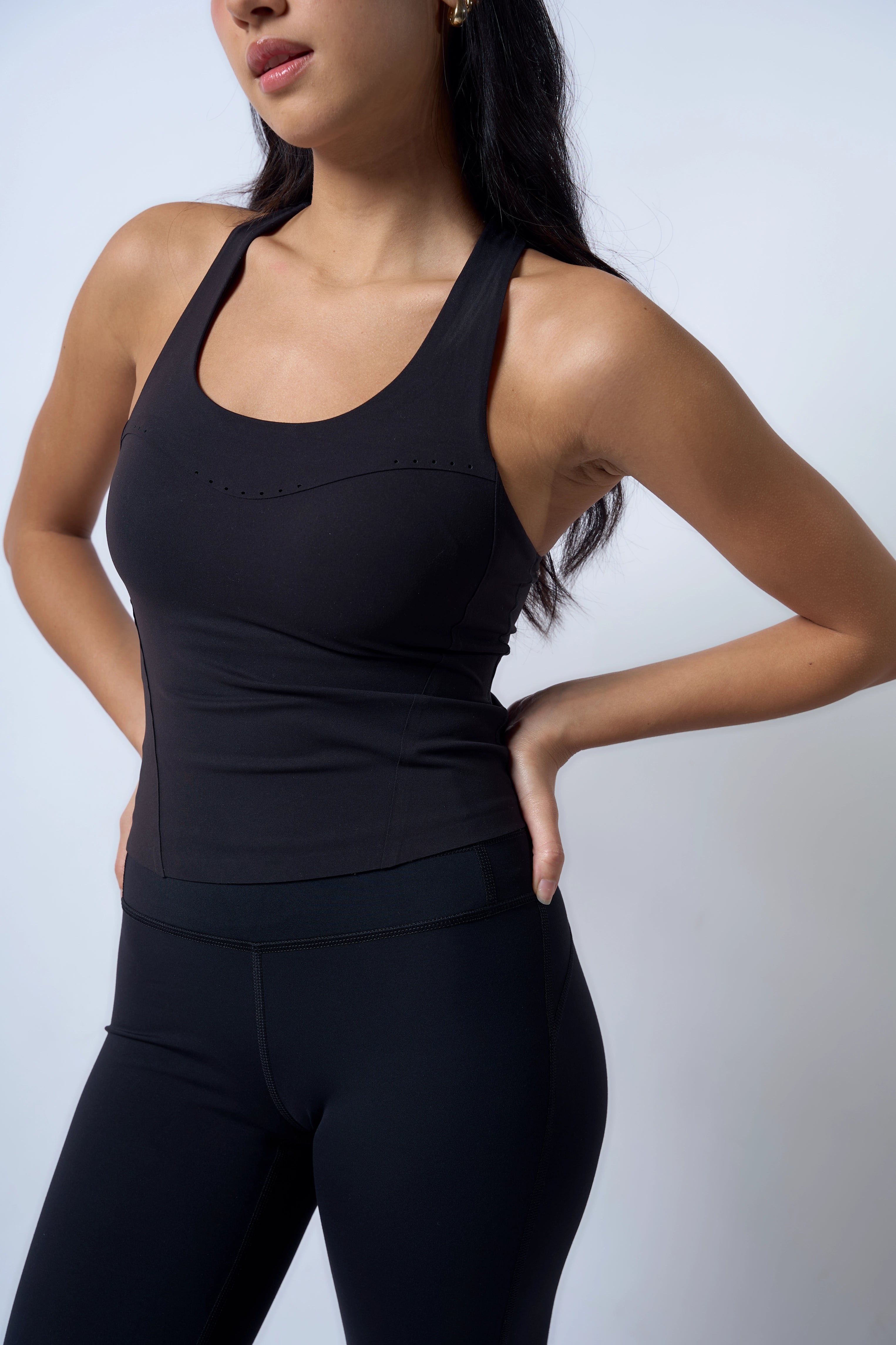 Aligned Top Inkline Black Julia is 5'5 wearing S