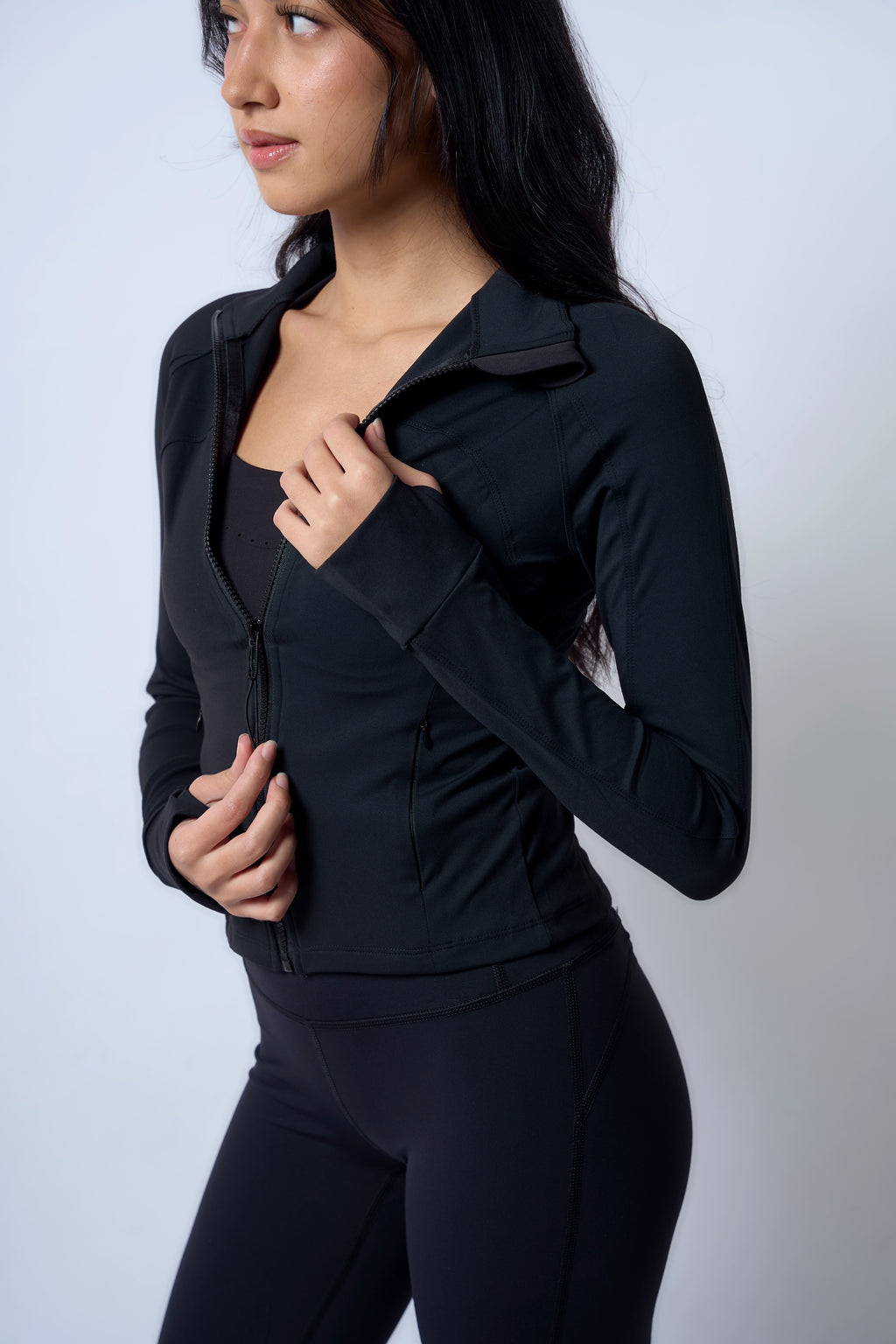 Aligned Jacket Inkline Black Julia is 5'5 wearing S