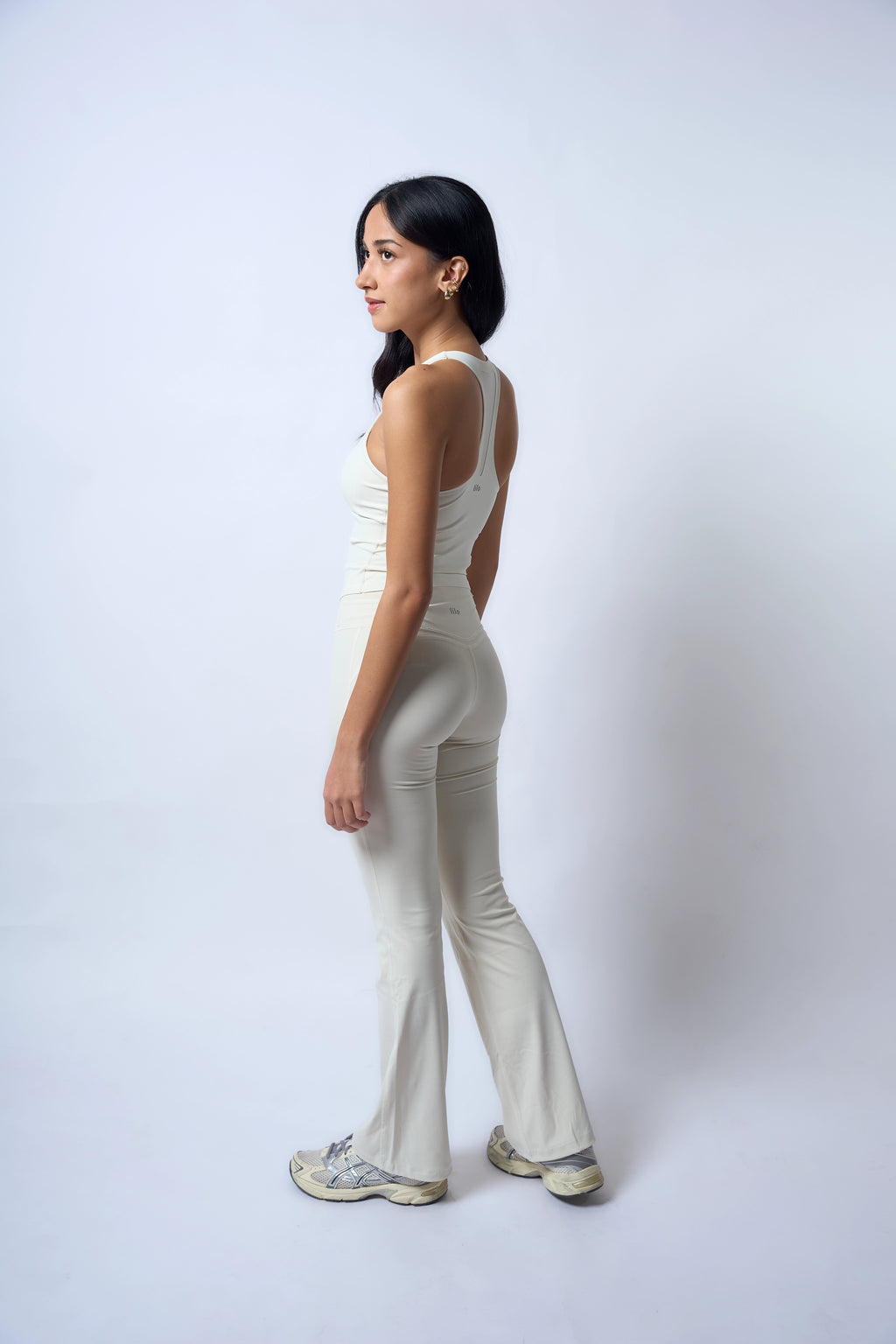 Aligned Leggings Bone White Julia is 5'5 wearing S