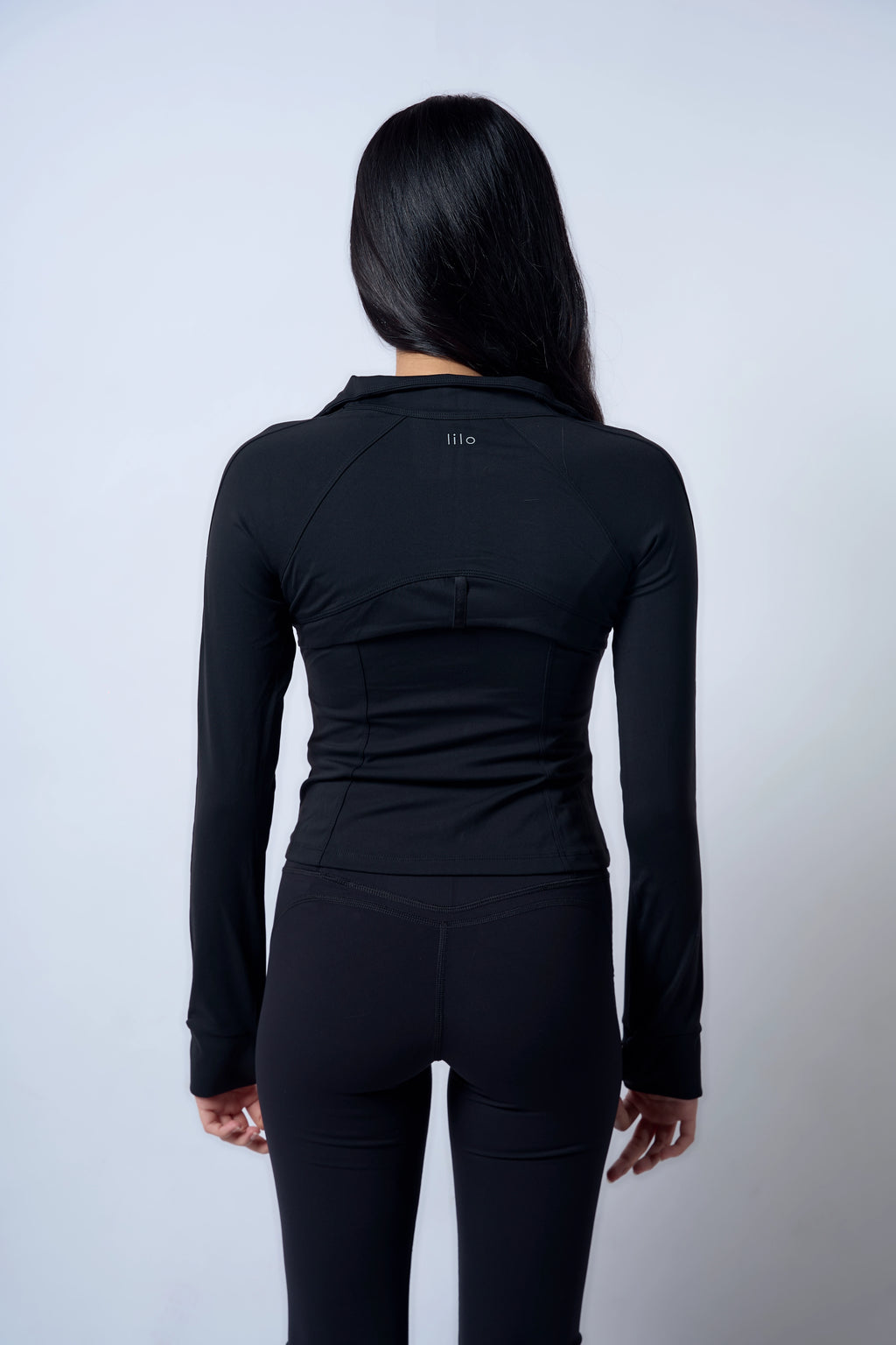 Aligned Jacket Inkline Black Julia is 5'5 wearing S