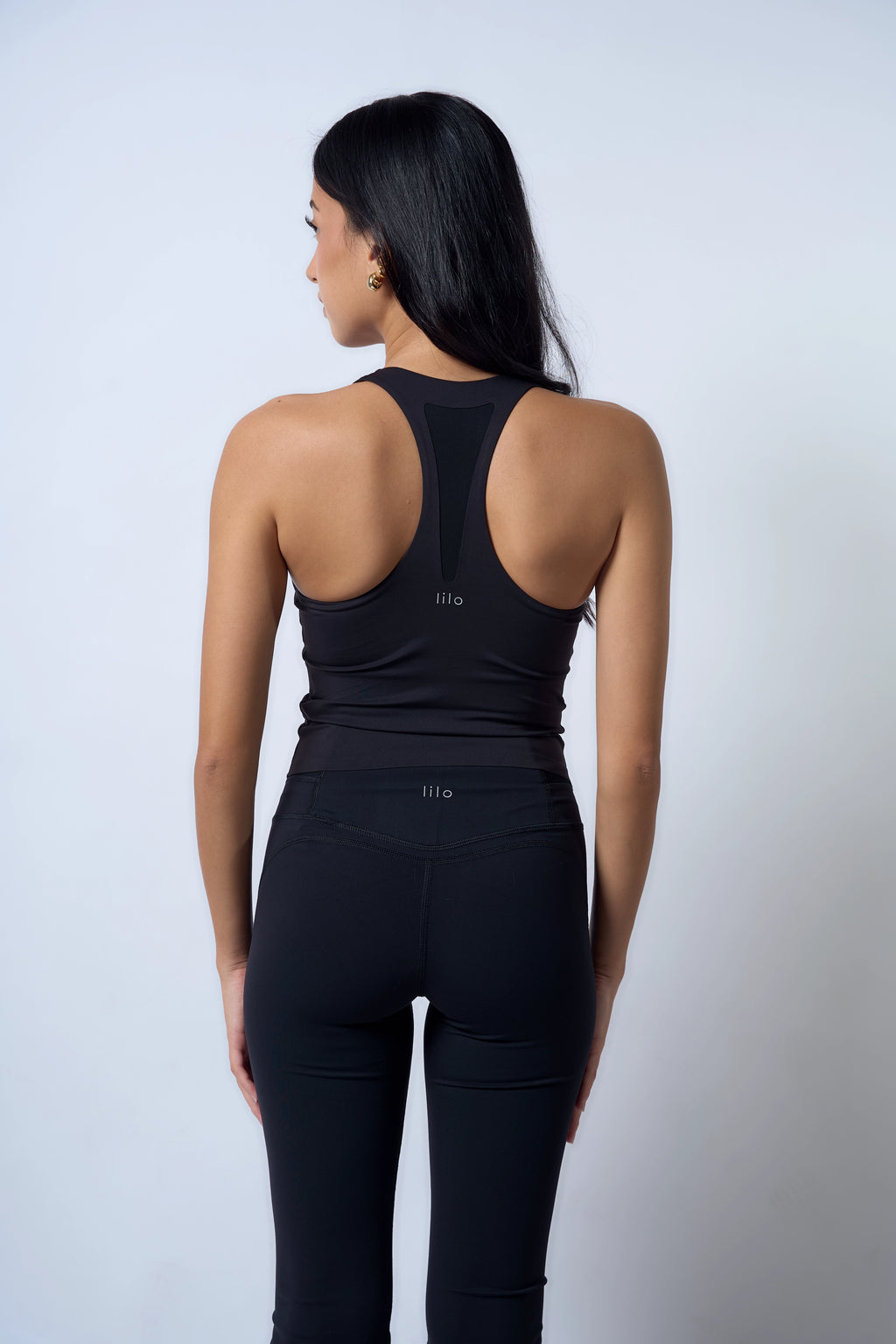 Aligned Top Inkline Black Julia is 5'5 wearing S