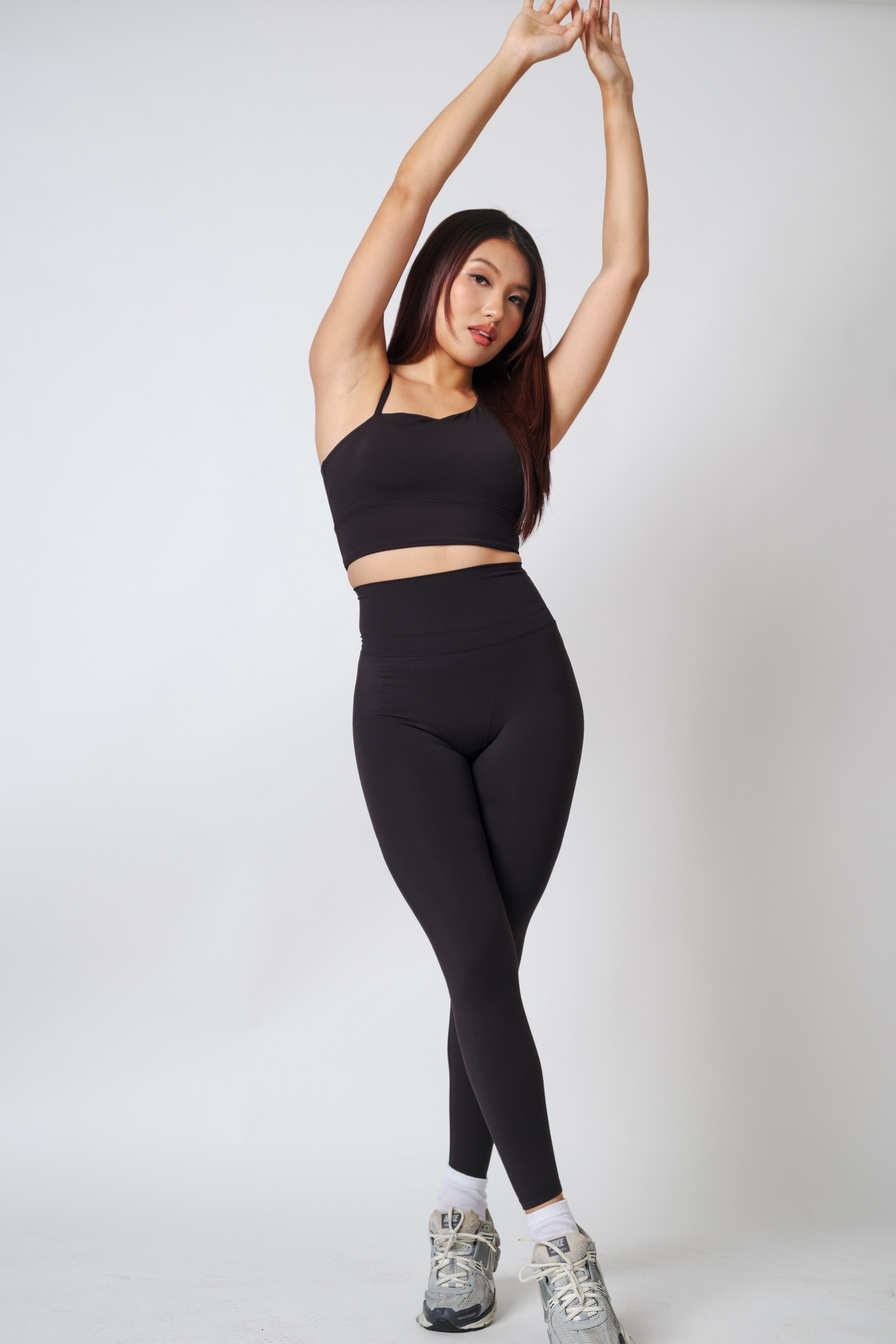 Flow State Leggings Inkline Black Sophia is 5'4 wearing S